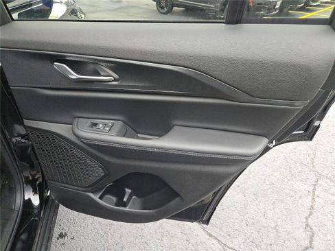 New 2025 Jeep Grand Cherokee Altitude image 9