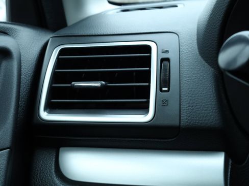 Used 2017 Subaru Forester 2.5i Premium image 37