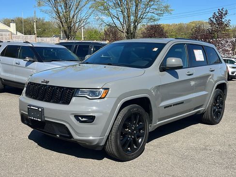 Used 2021 Jeep Grand Cherokee Laredo X AWD/4WD image 4