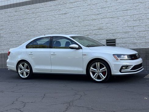 Used 2017 Volkswagen Jetta GLI FWD image 17