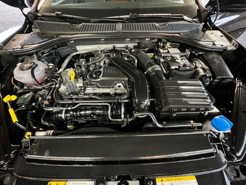 Used 2025 Volkswagen Jetta SE image 32