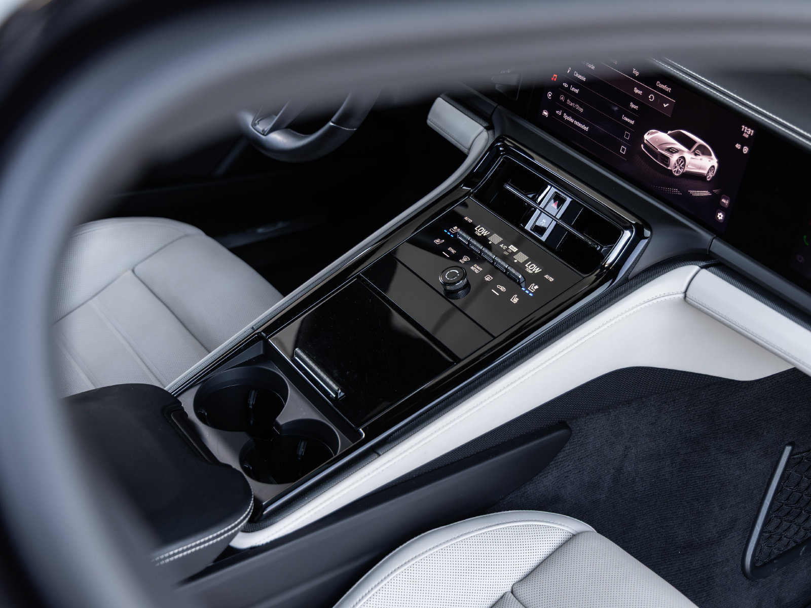Certified 2024 Porsche Panamera RWD image 32