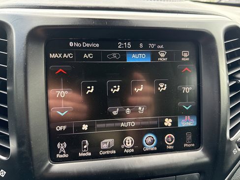 Used 2016 Jeep Cherokee Overland w/ Technology Group AWD/4WD image 55