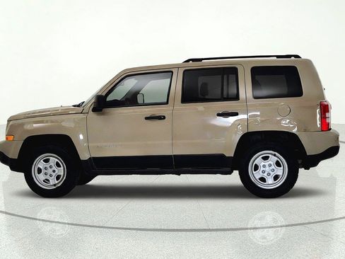 Used 2017 Jeep Patriot Sport FWD image 4