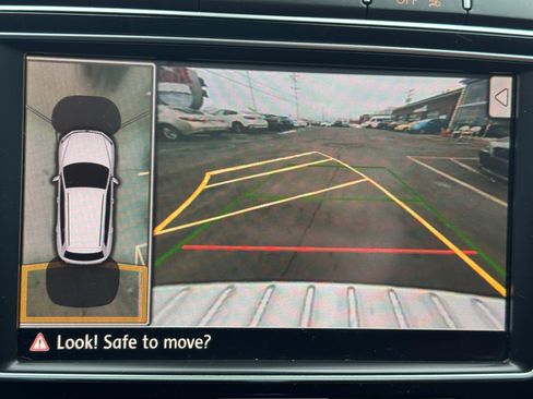 Used 2017 Volkswagen Touareg Executive image 29