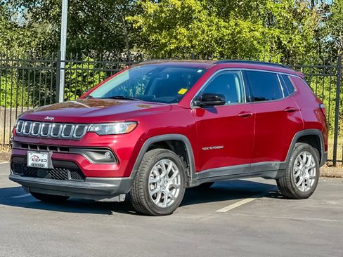 Used 2022 Jeep Compass Latitude AWD/4WD image 8