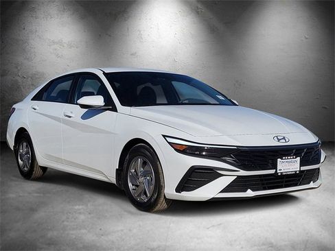 New 2025 Hyundai Elantra SE image 2
