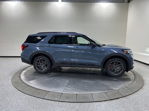 New 2026 Ford Explorer ST-Line w/ ST-Line Street Pack AWD/4WD image 5
