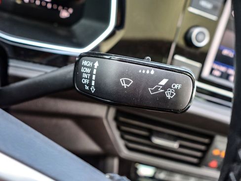 Used 2023 Volkswagen Jetta SE w/ Panoramic Sunroof Package image 25