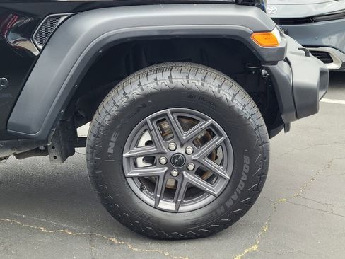 Used 2025 Jeep Wrangler Unlimited Sport AWD/4WD image 29