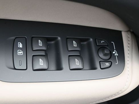 New 2026 Volvo XC60 B5 Plus w/ Protection Package Premier image 10