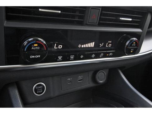 Used 2023 Nissan Rogue SV FWD image 25