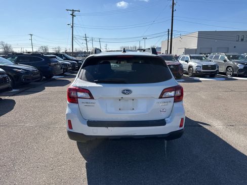 Used 2017 Subaru Outback 2.5i Premium image 13