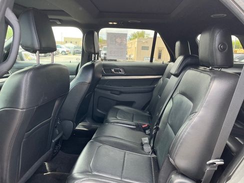 Used 2018 Ford Explorer XLT w/ Equipment Group 202A FWD image 13