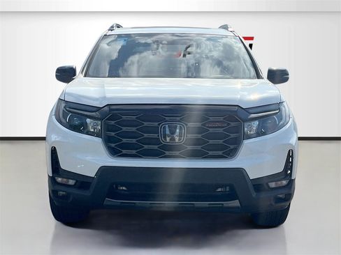 Used 2023 Honda Passport TrailSport image 2
