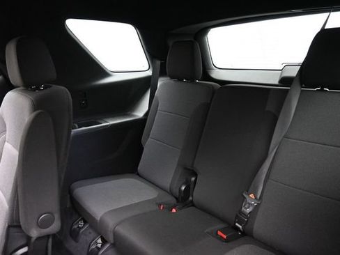 Used 2022 Chevrolet Traverse LT FWD image 21