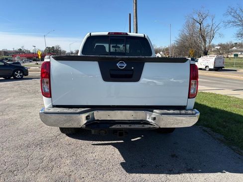Used 2017 Nissan Frontier SV image 6