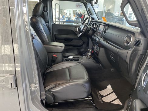 Used 2021 Jeep Wrangler Unlimited Sahara image 24