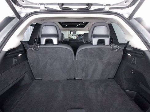 Certified 2025 Volvo XC90 B6 Plus image 30