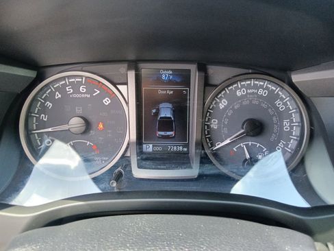 Used 2021 Toyota Tacoma TRD Off-Road w/ Technology Package AWD/4WD image 20