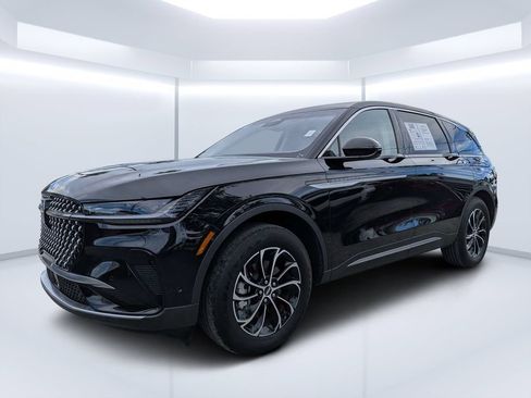 Used 2024 Lincoln Nautilus Premier AWD/4WD image 9