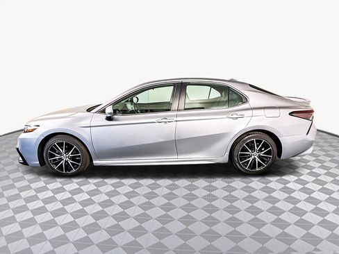 Used 2023 Toyota Camry SE image 6
