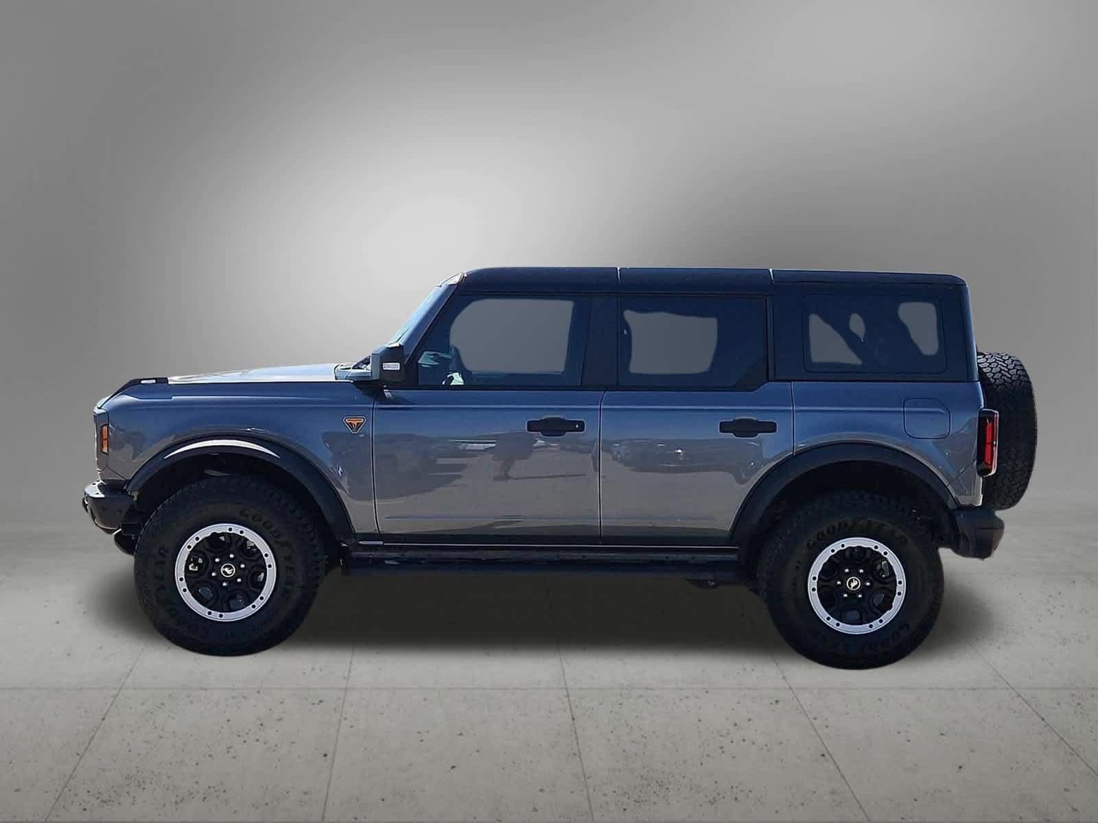 Used 2025 Ford Bronco Badlands AWD/4WD image 3