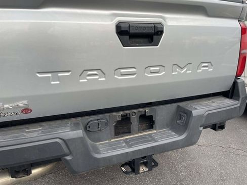 Used 2025 Toyota Tacoma SR image 9