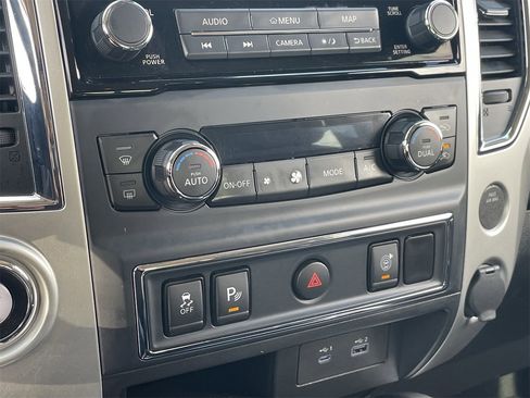 Used 2021 Nissan Titan SV w/ SV Convenience Package image 27