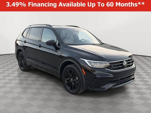 Certified 2022 Volkswagen Tiguan SE R-Line AWD/4WD image 1