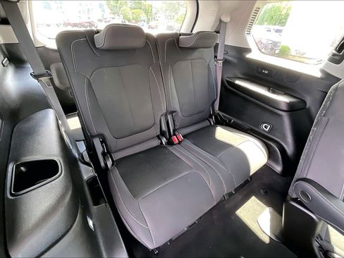Used 2022 Jeep Grand Cherokee L Laredo w/ Luxury Tech Group I RWD image 26