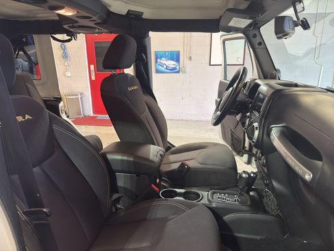 Used 2014 Jeep Wrangler Unlimited Sahara w/ Dual Top Group AWD/4WD image 22