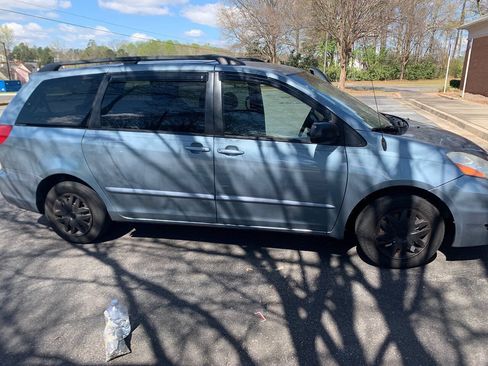 Used 2007 Toyota Sienna LE FWD image 2