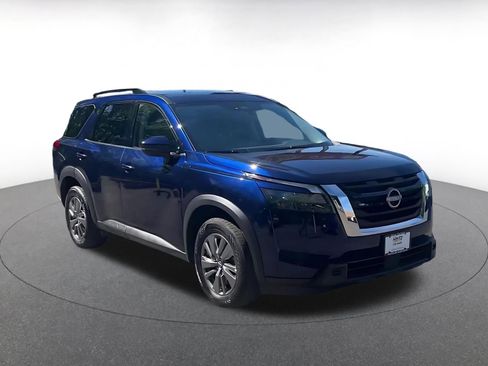 Used 2025 Nissan Pathfinder SV AWD/4WD image 3
