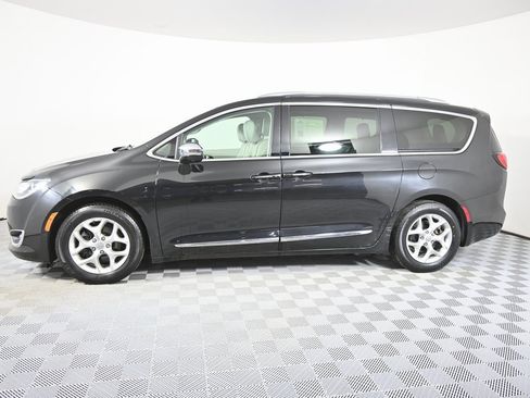 Used 2020 Chrysler Pacifica Limited w/ Advanced Safetytec Group image 2