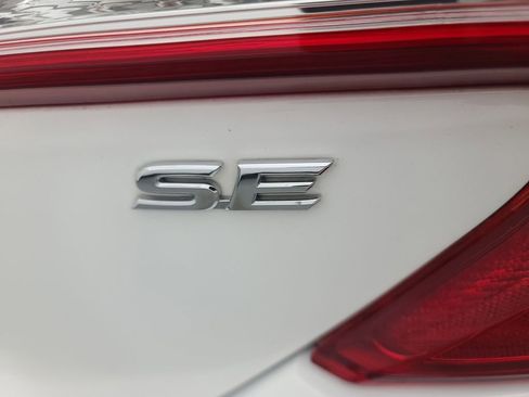 Used 2013 Toyota Camry SE image 12
