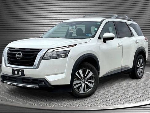 Used 2022 Nissan Pathfinder SL image 1