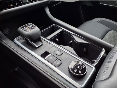 Used 2024 Nissan Pathfinder SV image 20