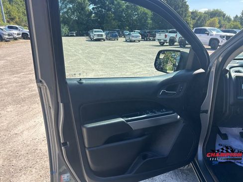 Used 2022 Chevrolet Colorado LT w/ Safety Package image 14