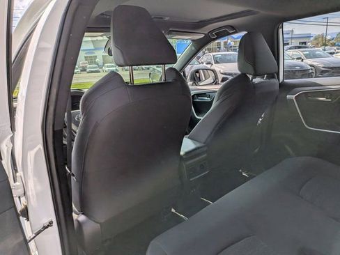 Used 2022 Toyota RAV4 SE w/ Weather & Moonroof Package AWD/4WD image 17