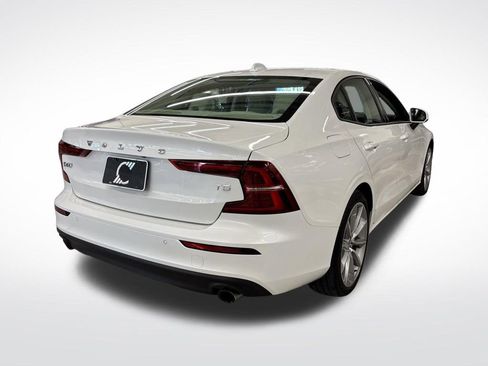 Used 2021 Volvo S60 T5 Momentum image 5