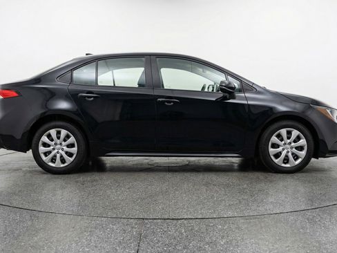 Used 2025 Toyota Corolla LE FWD image 11