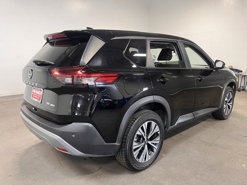 Used 2022 Nissan Rogue SV image 5