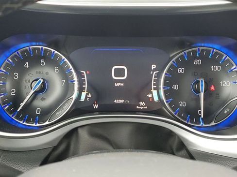 Used 2025 Chrysler Pacifica Limited FWD image 11