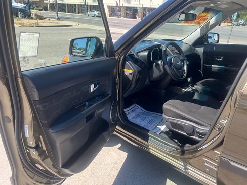 Used 2012 Kia Soul + FWD image 13