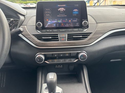 Used 2025 Nissan Altima 2.5 SV image 17