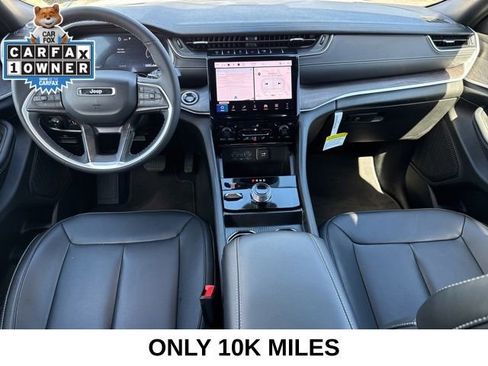 Used 2025 Jeep Grand Cherokee Limited image 4