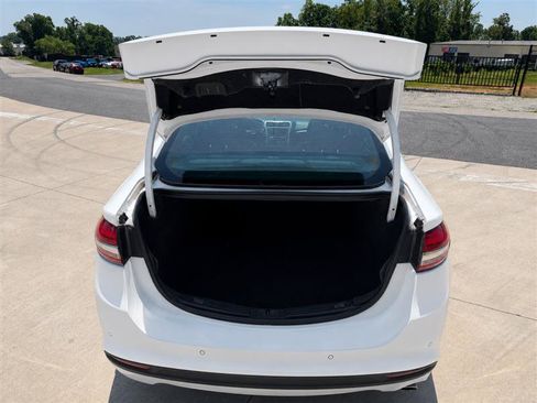 Used 2017 Ford Fusion SE w/ Equipment Group 602A FWD image 8