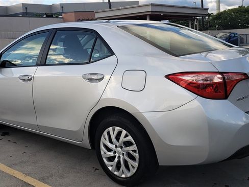 Used 2018 Toyota Corolla LE image 3