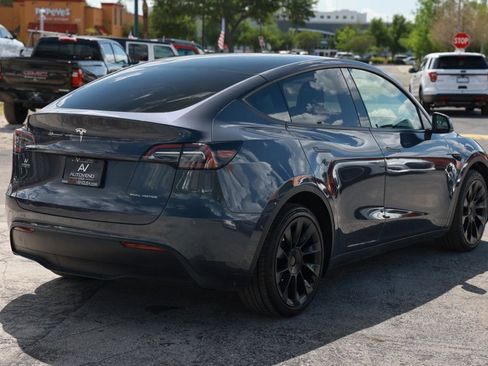 Used 2023 Tesla Model Y AWD image 14